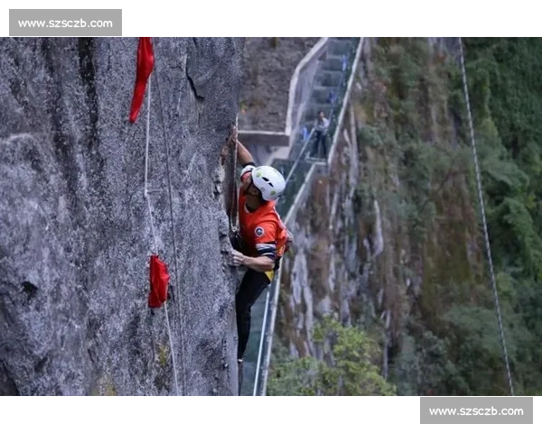 粤攀岩锦标赛深圳开赛 高手岩壁竞速